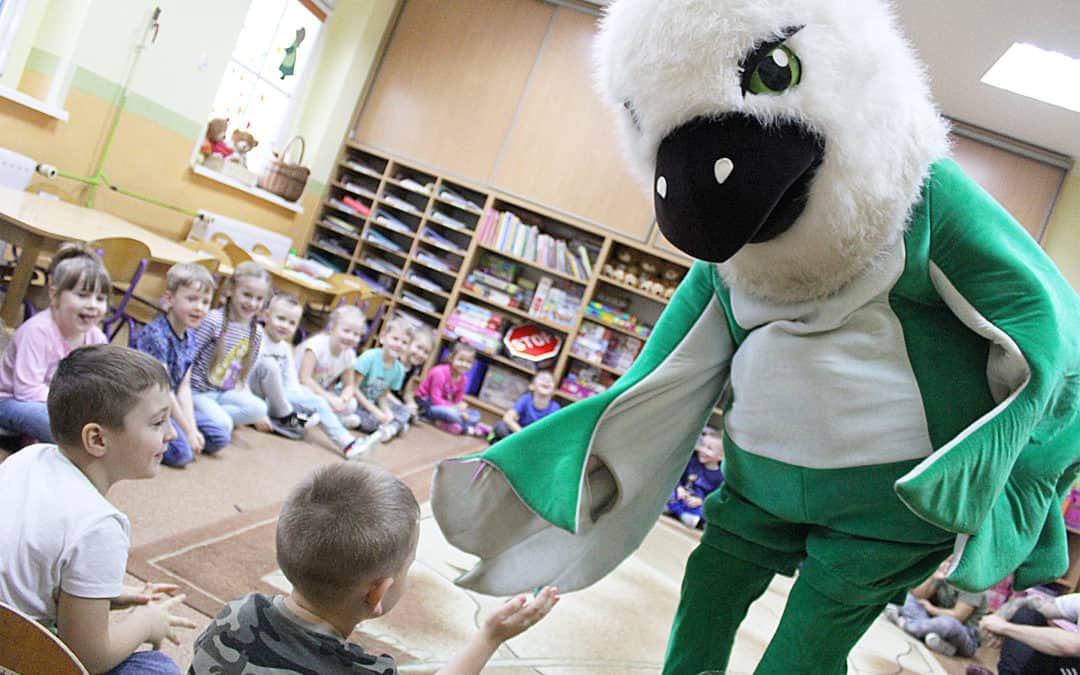 Piłkarze Olimpii z wizytą w kolejnym przedszkolu (FOTO)